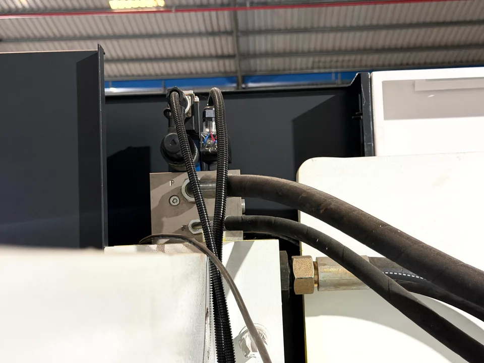 CNC 절곡기 WE67K-300T · 상세 촬영 09 · 절곡력 300 T