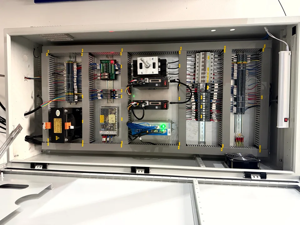 CNC Press Brakes 220T/3200 · detail view 08 · bending force 220 T