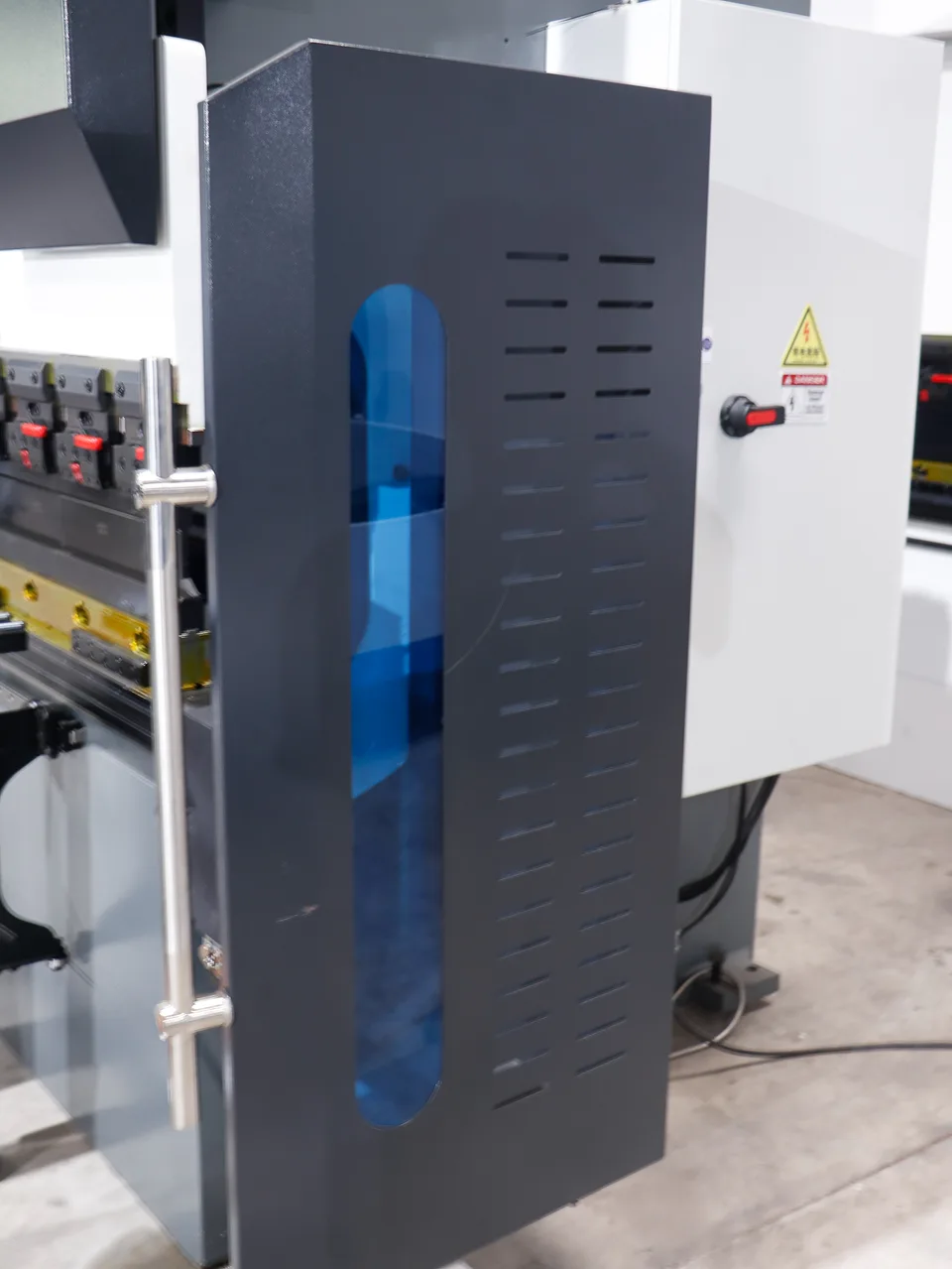 CNC 절곡기 250T/3200 · 상세 촬영 06 · 절곡력 250 T