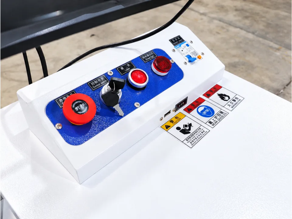 Máy khắc laser 100W · góc chụp chi tiết 02 · công suất laser 100 W