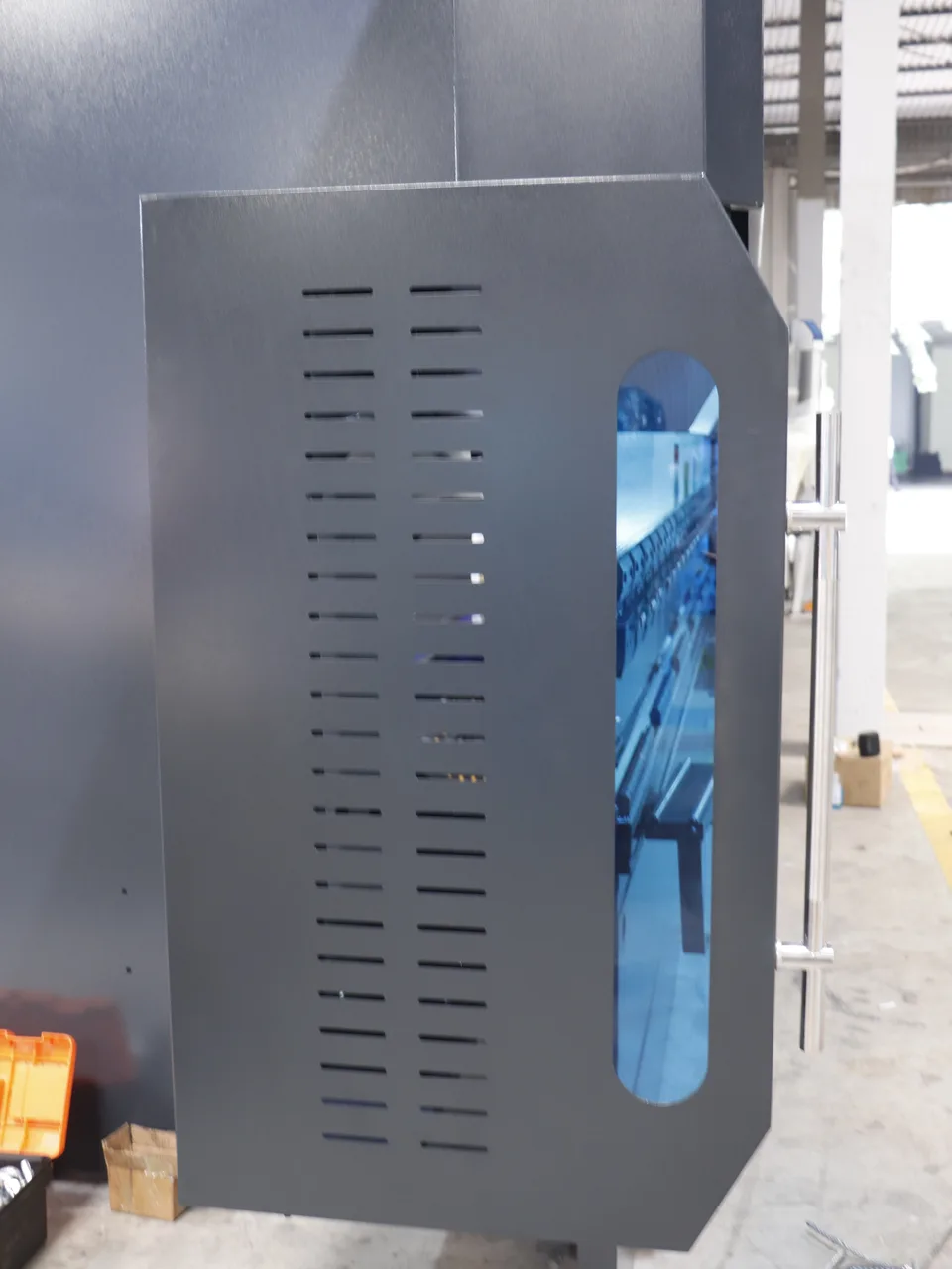 CNC 절곡기 WE67K-300T · 상세 촬영 10 · 절곡력 300 T