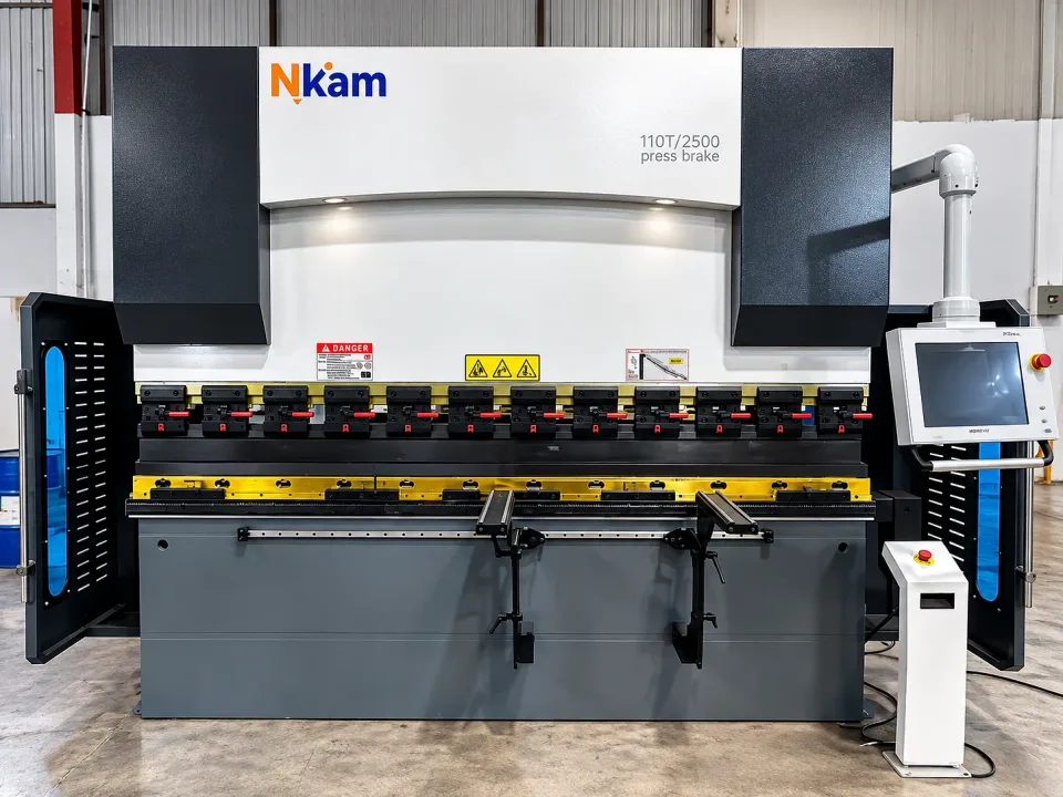 Máy chấn CNC 110T/2500 — chi tiết máy (ảnh 17)