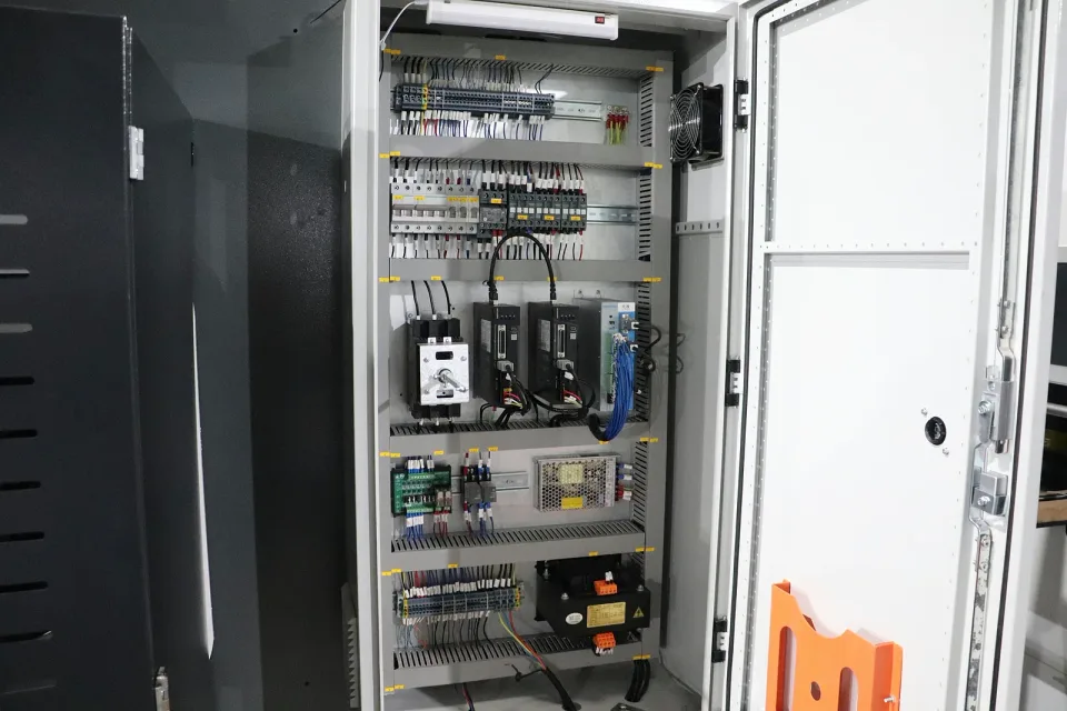 CNC Press Brakes 130T/3200 — machine detail (image 10)