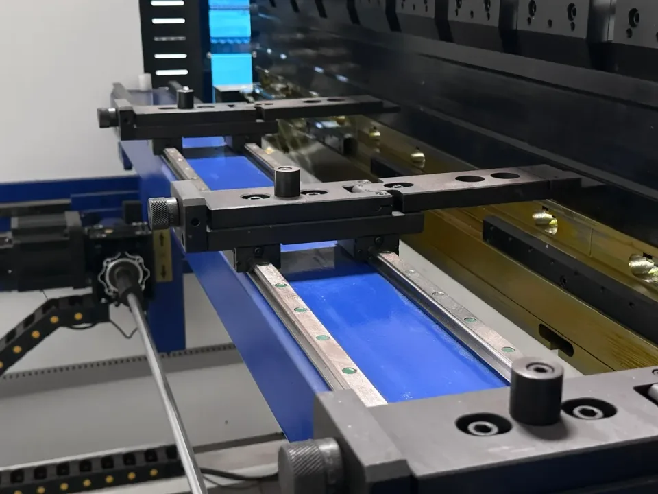 CNC Press Brakes 130T/3200 — Backgauge mechanism
