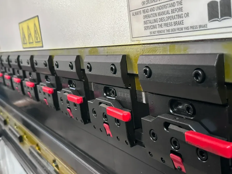 CNC Press Brakes 130T/3200 — Tooling and clamping mechanism
