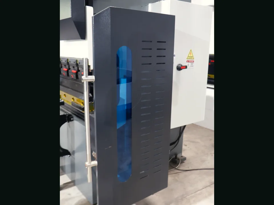 CNC Press Brakes 220T/3200 — machine detail (image 1)