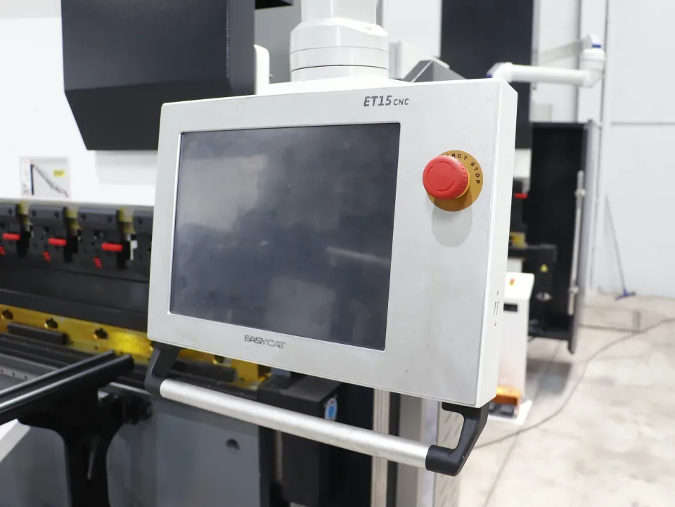 CNC 절곡기 250T/3200 — 장비 상세 (24번 이미지)