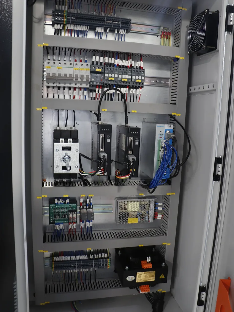 CNC 절곡기 250T/3200 — 장비 상세 (31번 이미지)