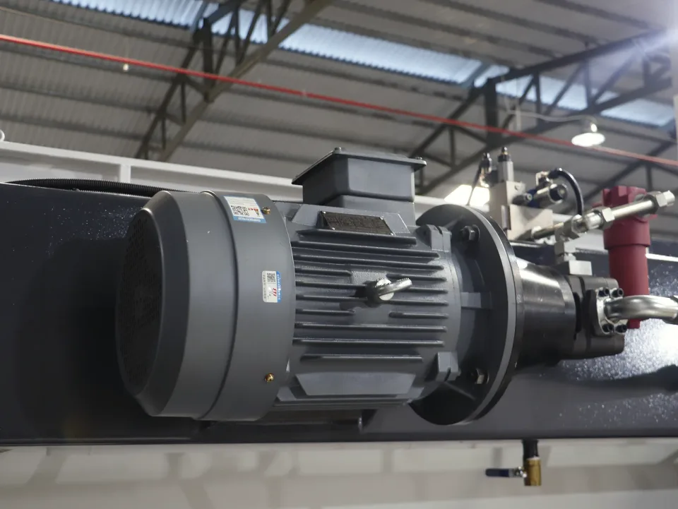 CNC 절곡기 250T/3200 — 장비 상세 (33번 이미지)