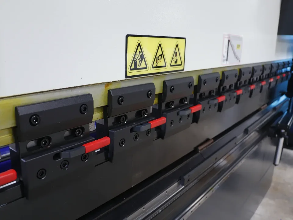 CNC 절곡기 250T/3200 — 장비 상세 (48번 이미지)