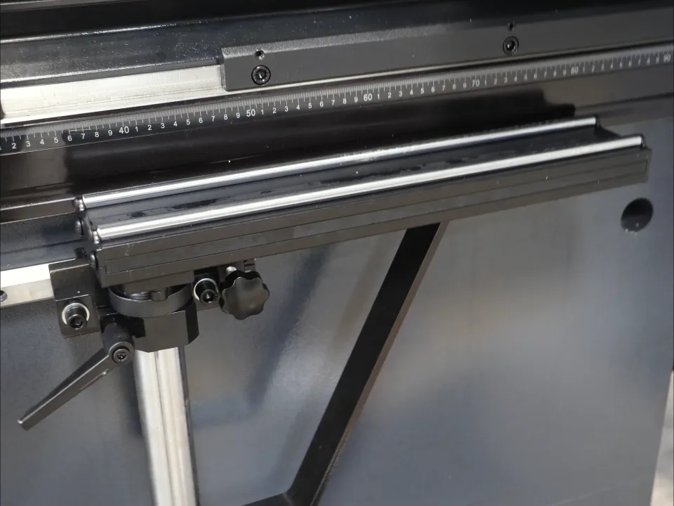 CNC 절곡기 250T/3200 — 장비 상세 (49번 이미지)