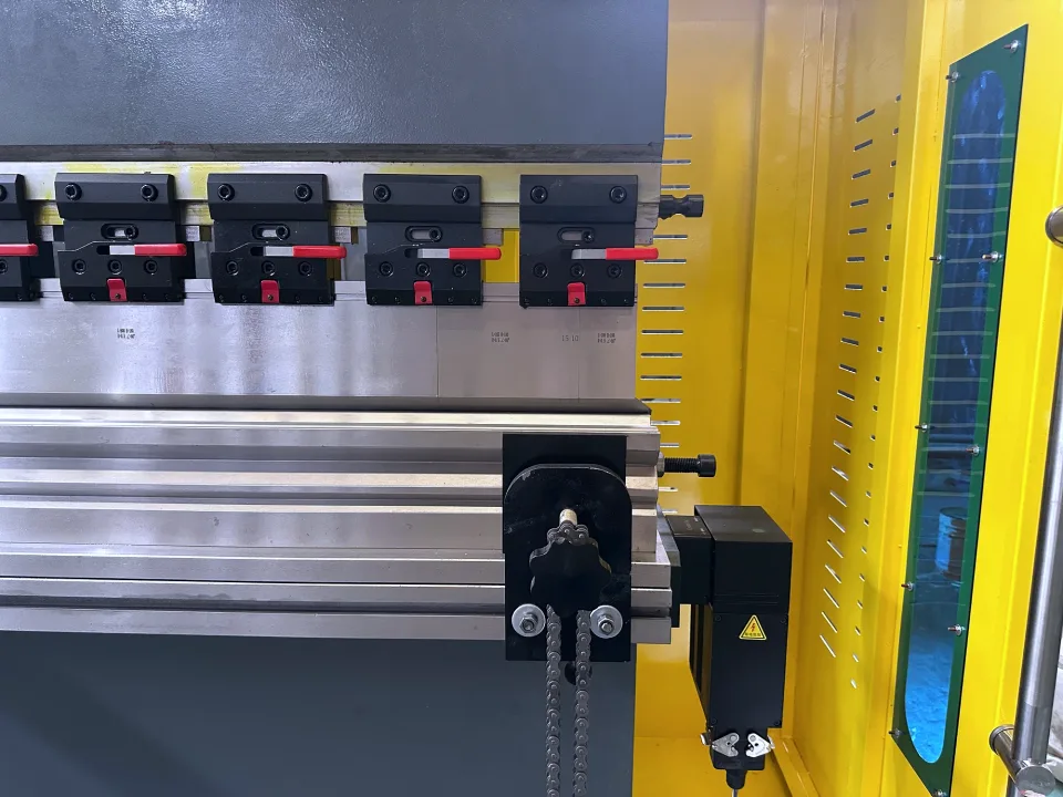 Máy chấn CNC 400T/4000 — chi tiết máy (ảnh 9)