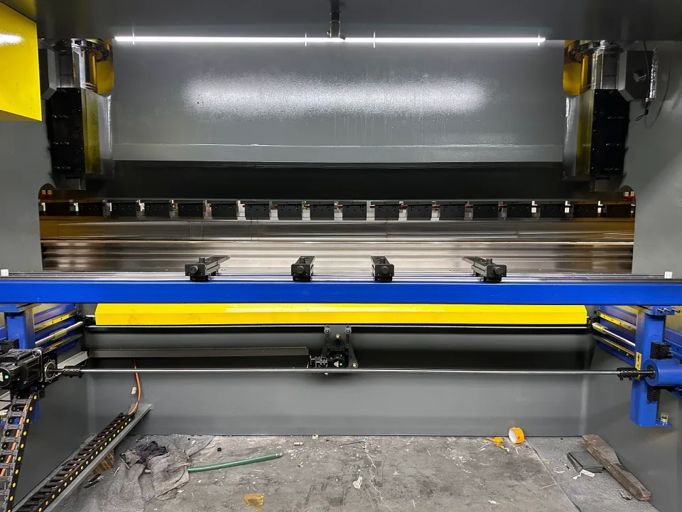 Máy chấn CNC 400T/4000 — chi tiết máy (ảnh 10)