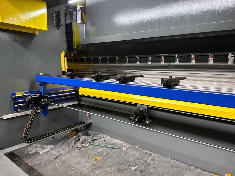 Máy chấn CNC 400T/4000 — chi tiết máy (ảnh 13)