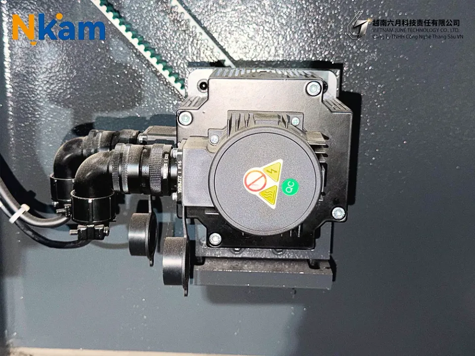CNC 절곡기 40T/1600 — 장비 상세 (7번 이미지)
