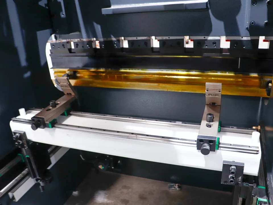 Máy chấn CNC WE67K-50T — chi tiết máy (ảnh 4)