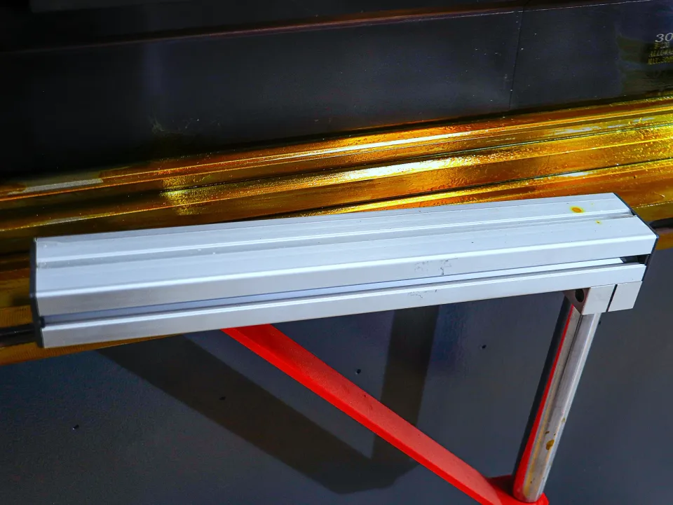 Máy chấn CNC WE67K-50T — chi tiết máy (ảnh 8)