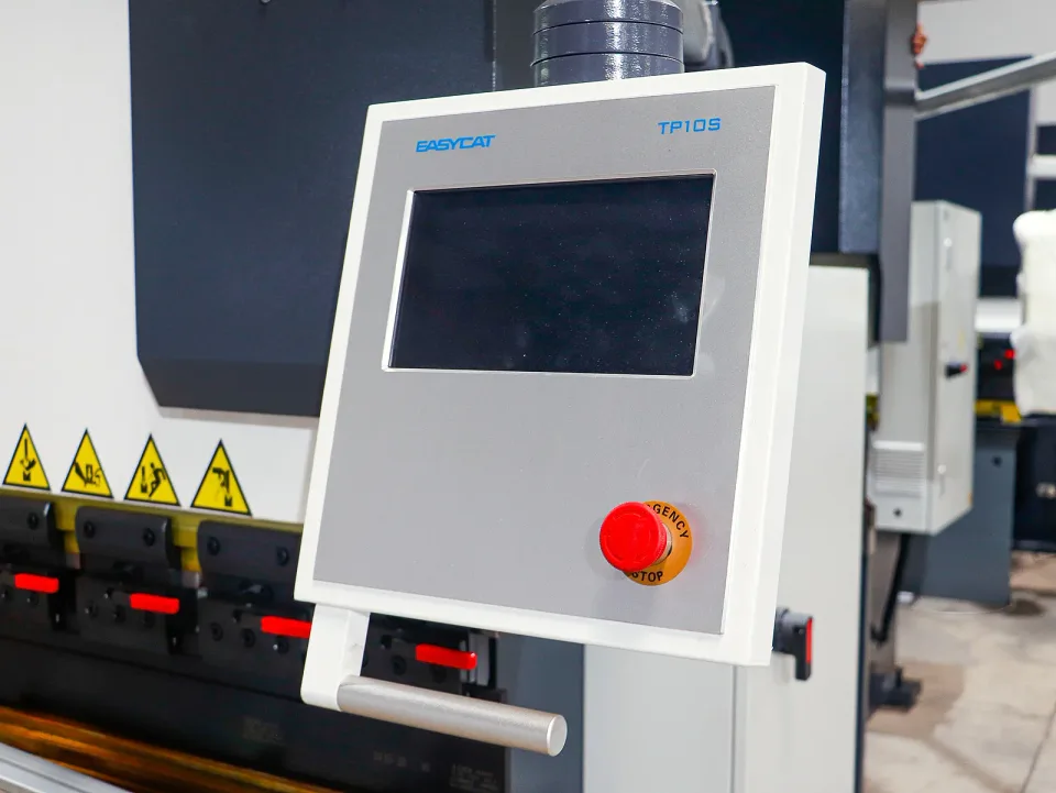 CNC 절곡기 WE67K-70T — 장비 상세 (1번 이미지)