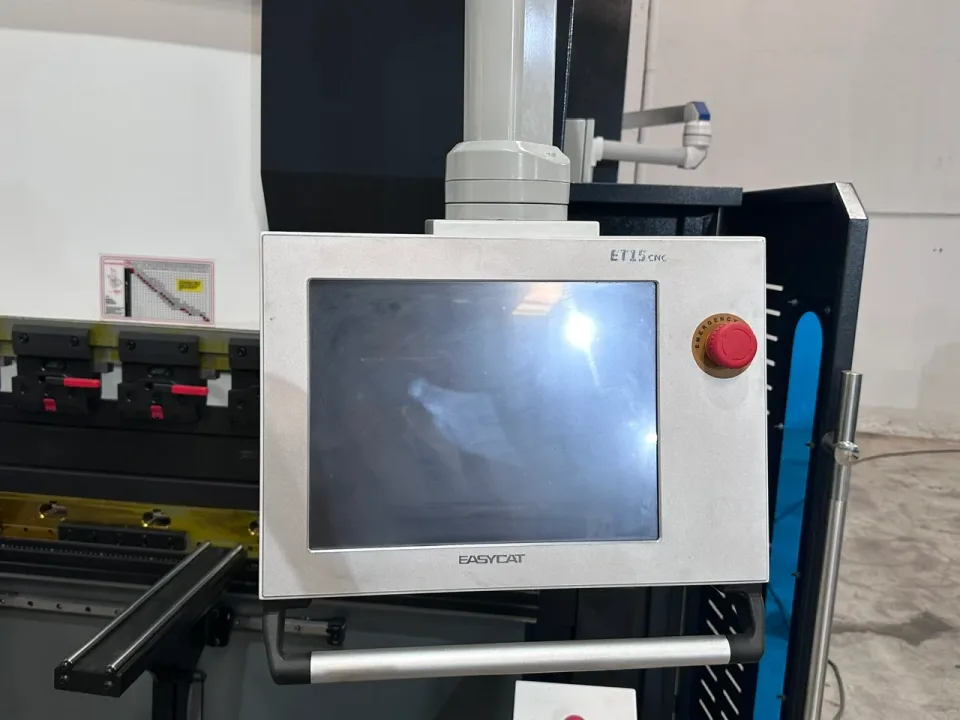 Máy chấn CNC WE67K-80T/2500 — Bảng điều khiển