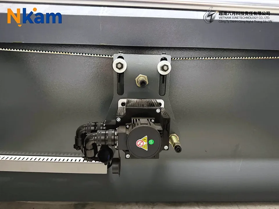 Máy chấn CNC WE67K-80T/2500 — chi tiết máy (ảnh 22)