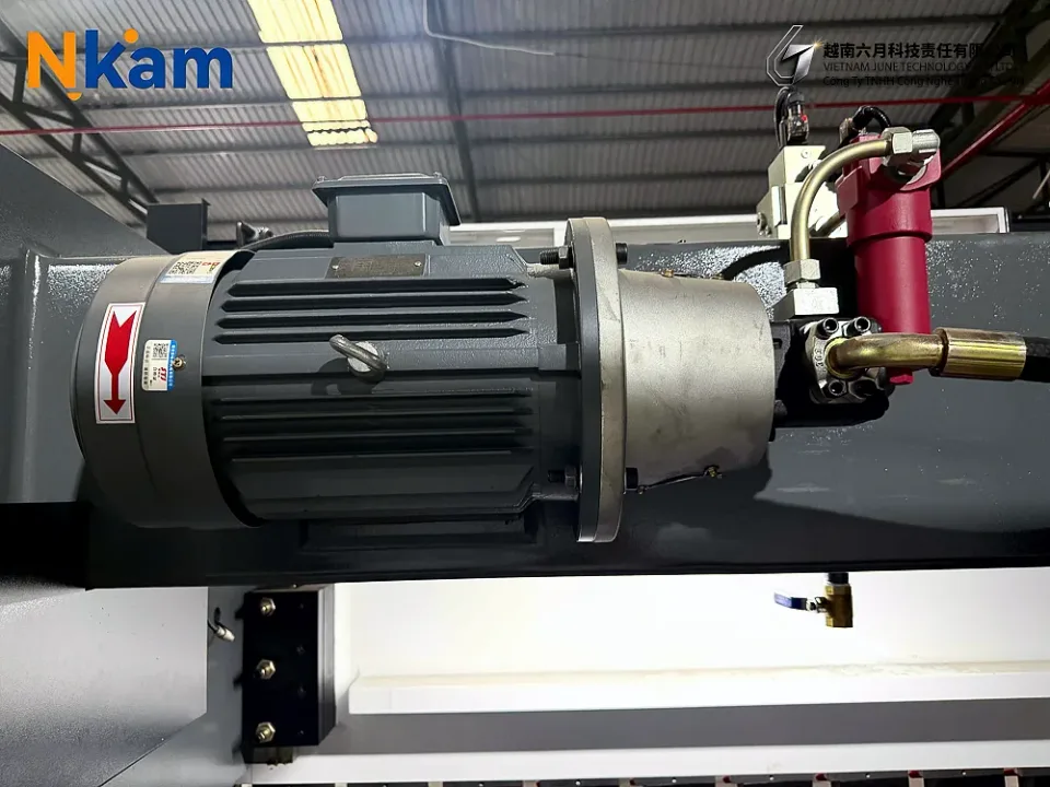 Máy chấn CNC WE67K-80T/2500 — chi tiết máy (ảnh 30)