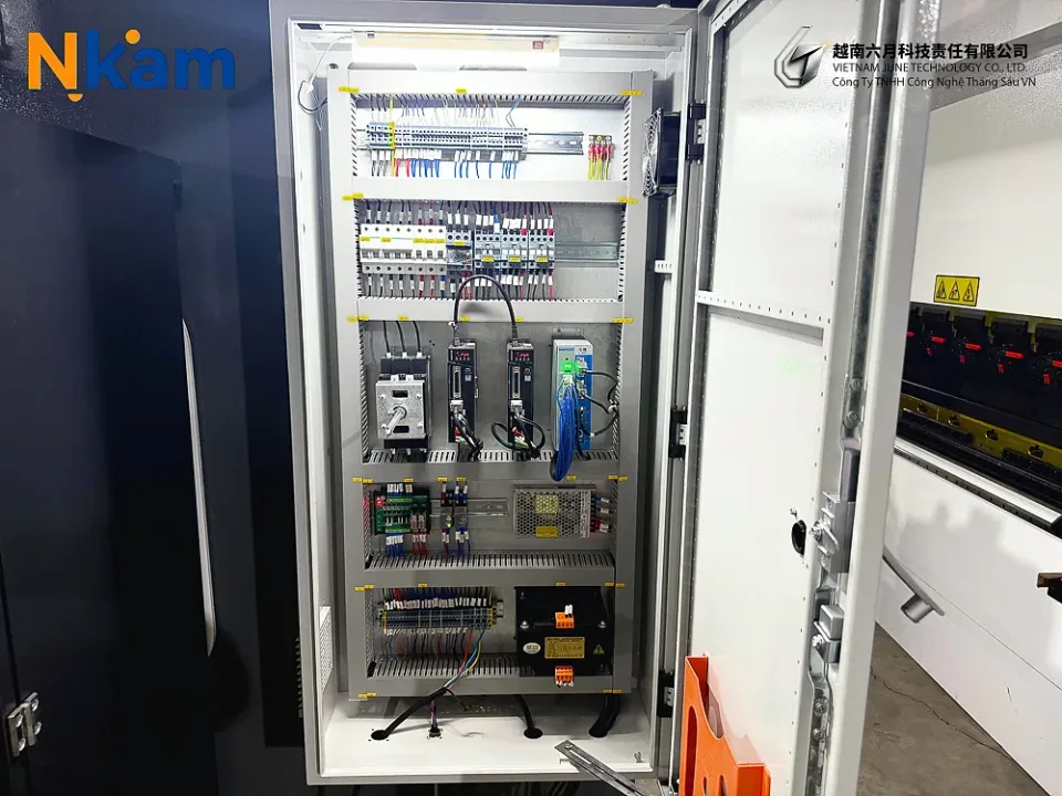 Máy chấn CNC WE67K-80T/2500 — chi tiết máy (ảnh 33)