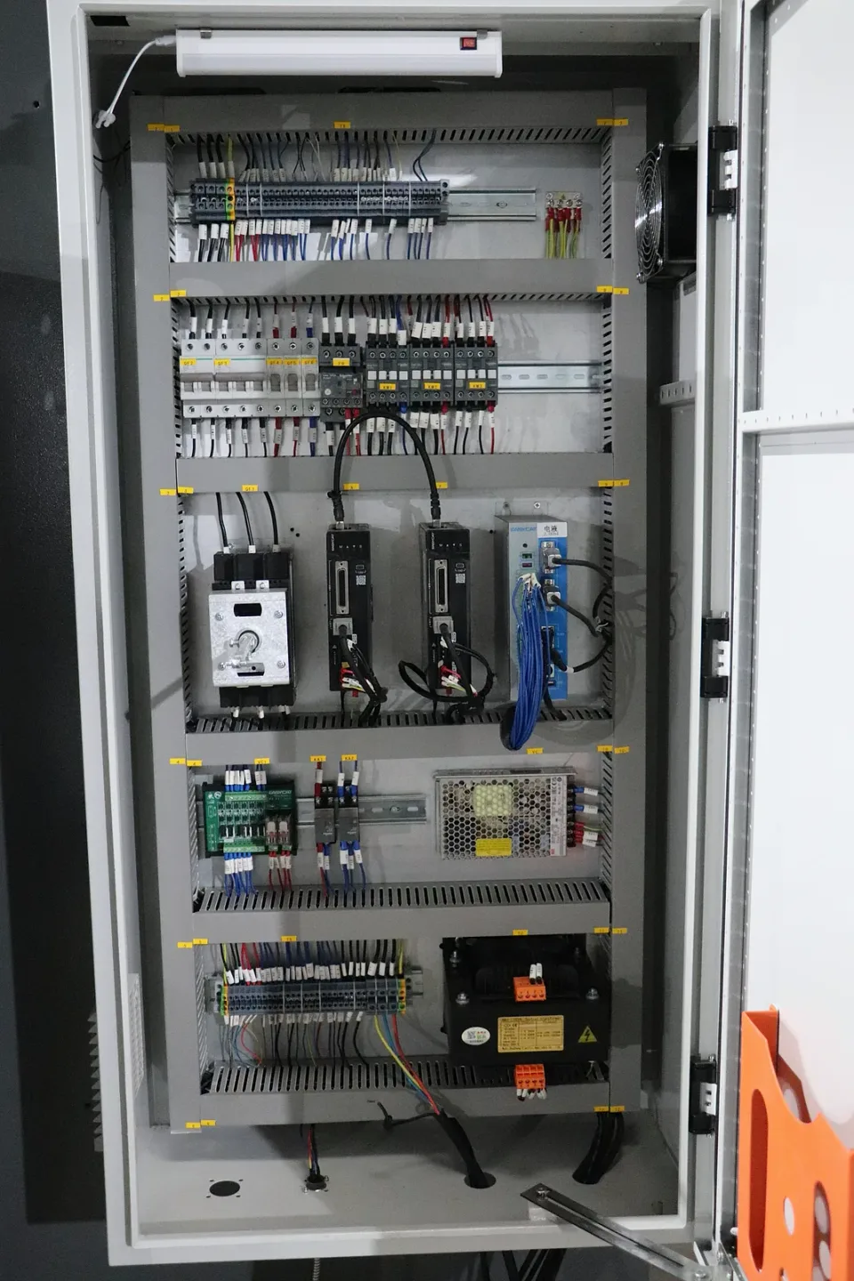 Máy chấn CNC WE67K-80T/2500 — chi tiết máy (ảnh 40)