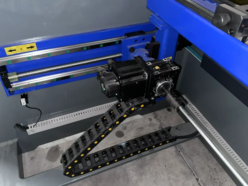 Máy chấn CNC WE67K-80T/2500 — Cơ cấu cữ sau