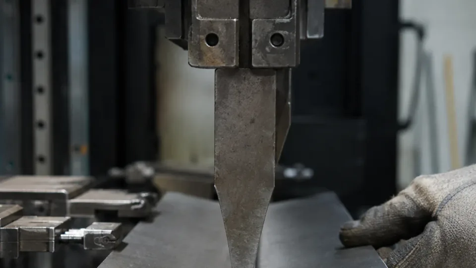 Máy chấn CNC