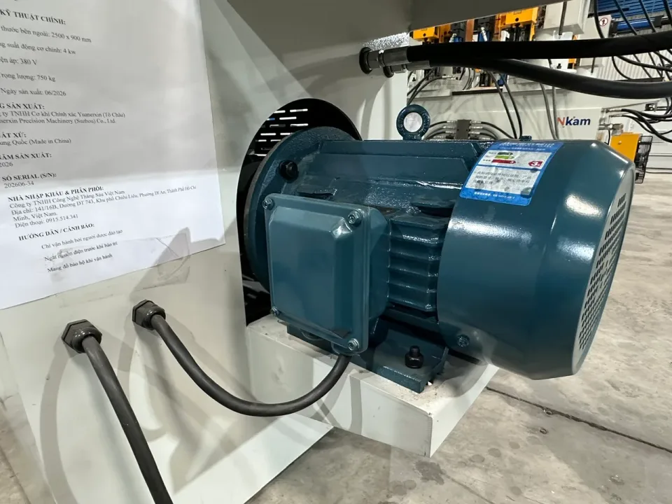 NC tube bender DW50NC — Drive motor