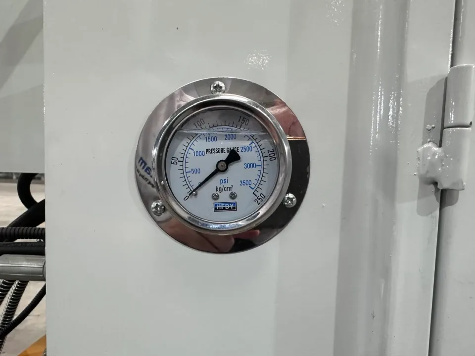 NC tube bender DW50NC — Pressure gauge