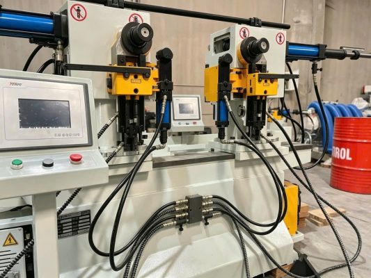 Ứng dụng của máy uốn ống thủy lực 2 đầu sw38 trong chế tạo xe máy